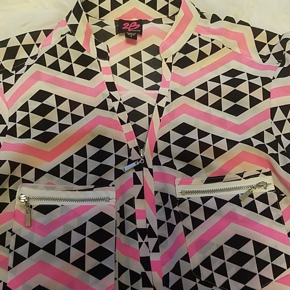 Bebe Geometric Print Blouse - Picture 2 of 4